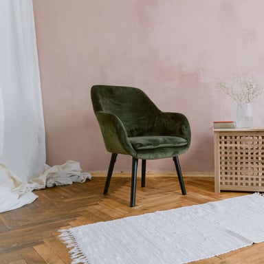 Room with a soft pink limewash wall